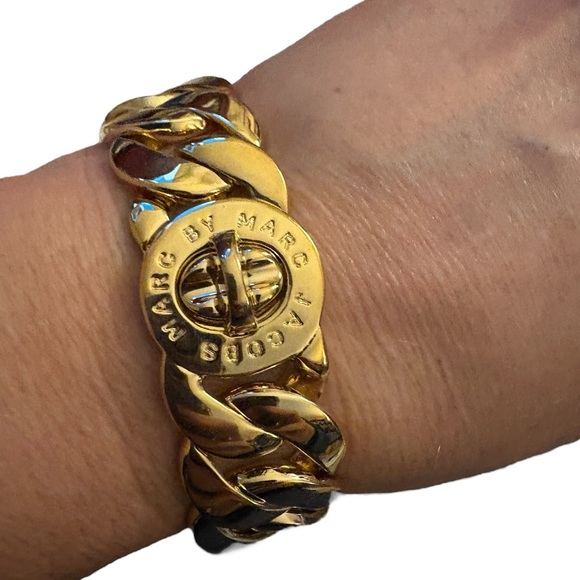 Marc By Marc Jacobs Large Goldtone Bracelet with Katie Turn Lock New with Tags. - Picture 2 of 5